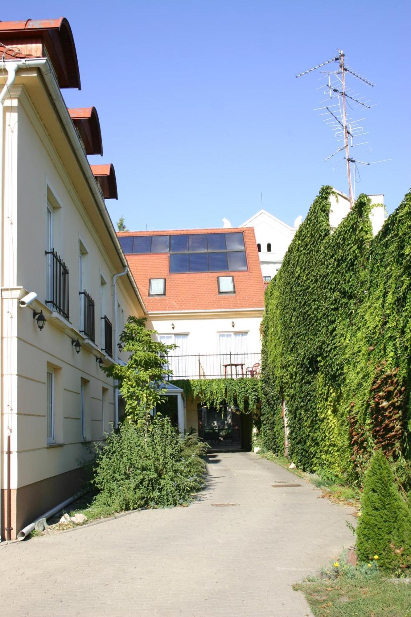 P4W Hotel Residence Szombathely Exterior foto